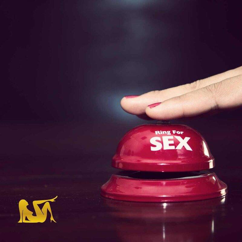 Rote Klingel Mit Aufschrift Ring For Sex Wird Von Einer Weiblichen Hand Mit Rotem Nagellack Bedient
